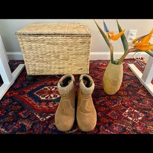Khombu Tan Short Booties